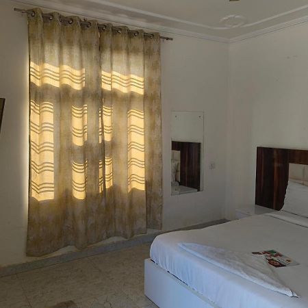 Viraj Guest House 노이다 외부 사진