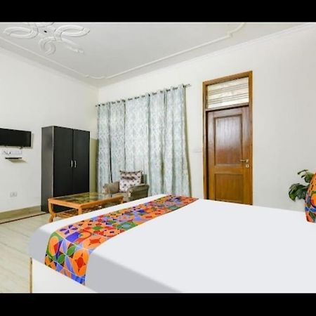 Viraj Guest House 노이다 외부 사진