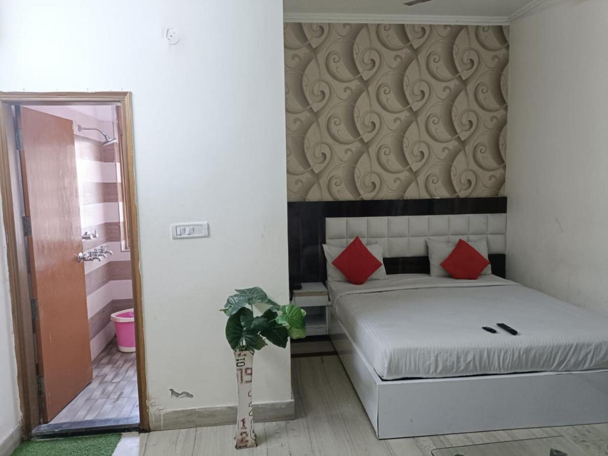 Viraj Guest House 노이다 외부 사진