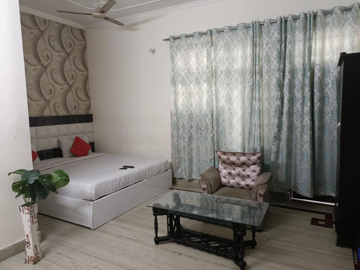 Viraj Guest House 노이다 외부 사진